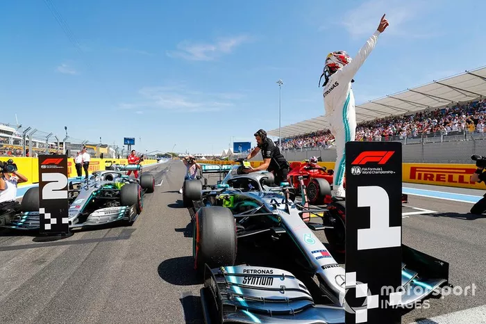 5º Mercedes: 107 pole position