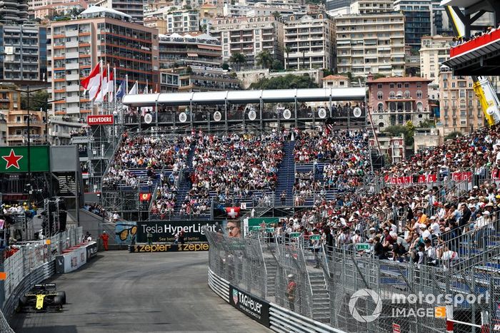 6: Daniel Ricciardo, Renault R.S.19, 1'11.218