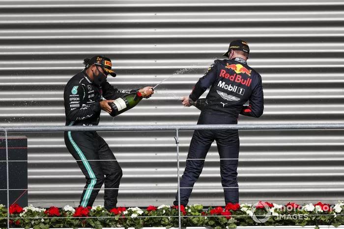 Podio: ganador Lewis Hamilton, Mercedes-AMG F1, tercer lugar Max Verstappen, Red Bull Racing