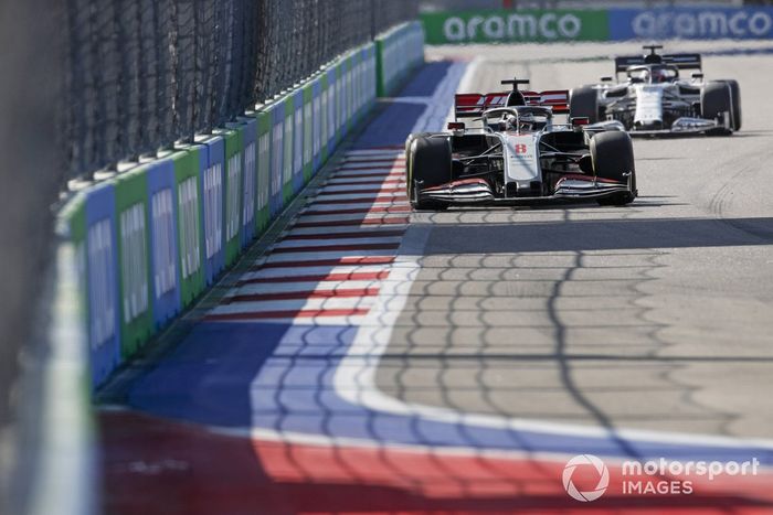 Romain Grosjean, Haas VF-20, Daniil Kvyat, AlphaTauri AT01