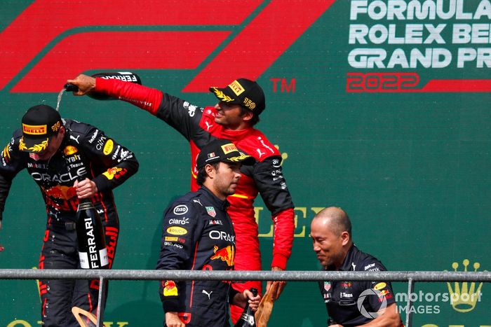 Podio: segundo lugar Sergio Pérez, Red Bull Racing, ganador Max Verstappen, Red Bull Racing, tercer lugar Carlos Sainz, Ferrari