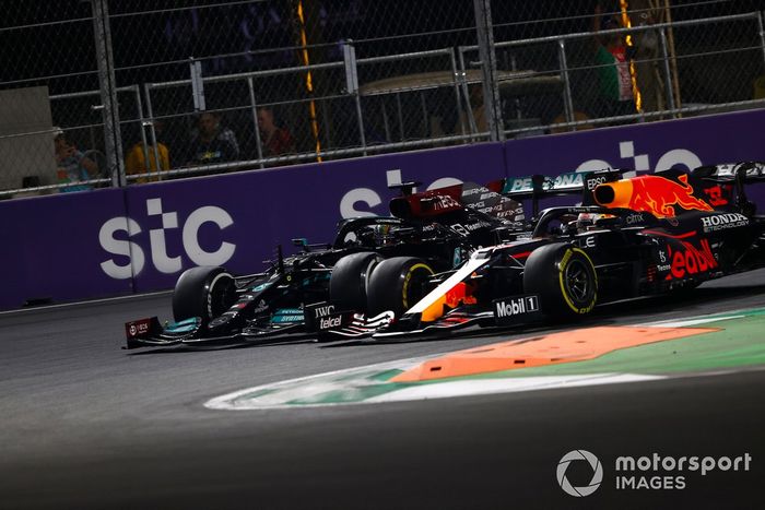 Max Verstappen, Red Bull Racing Lewis Hamilton, Mercedes 