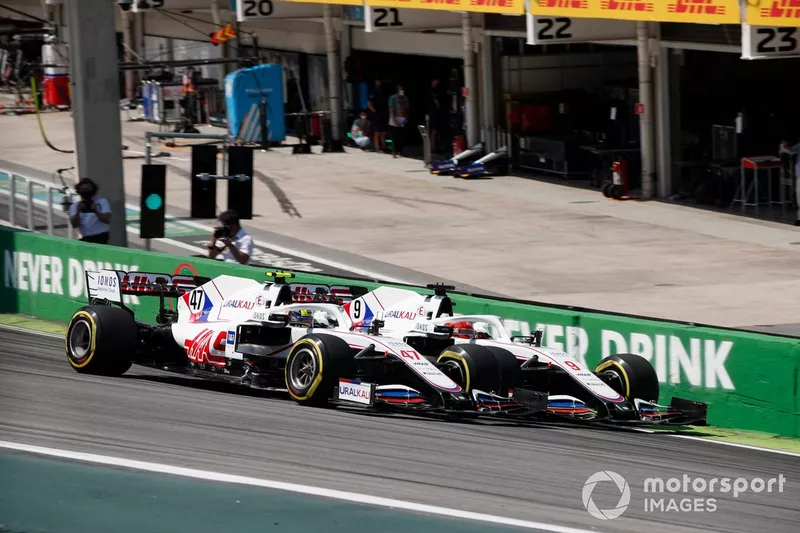 Mick Schumacher, Haas VF-21, e Nikita Mazepin, Haas VF-21