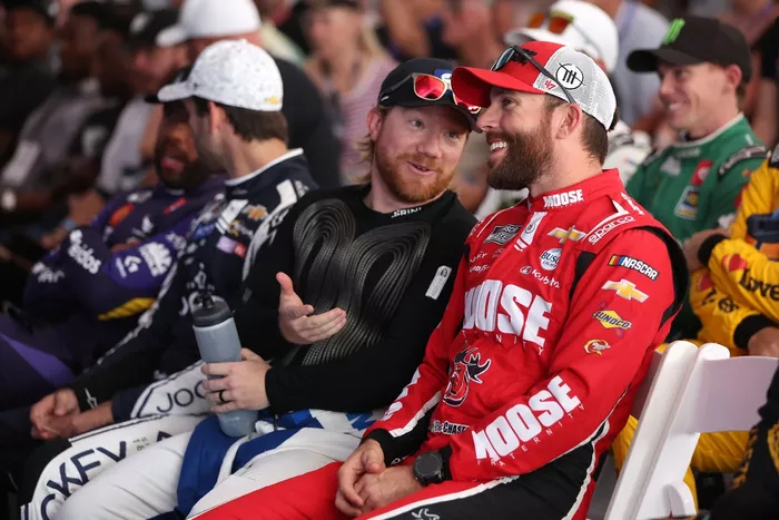 Tyler Reddick, 23XI Racing Toyota, Ross Chastain, Trackhouse Racing Chevrolet