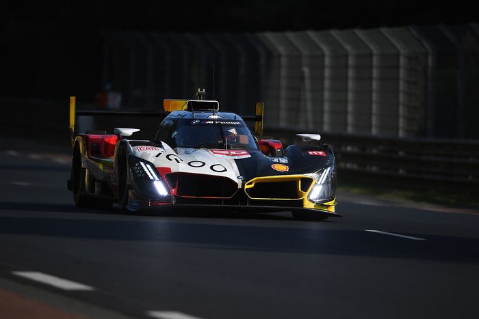 #20 BMW M Team WRT BMW M Hybrid V8: René Rast, Robin Frijns, Sheldon Van Der Linde