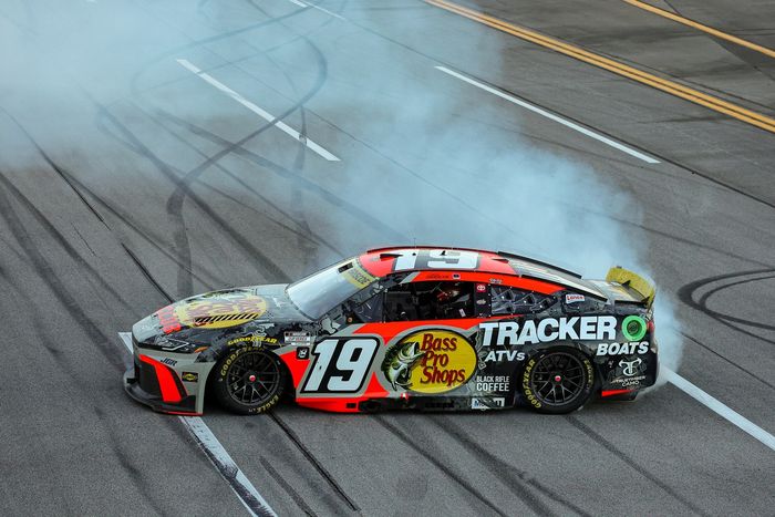 Chase Elliott out early in main Talladega NASCAR Cup crash