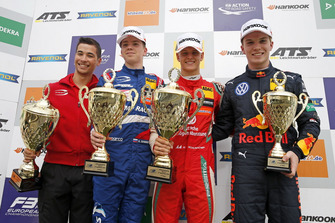 Podio: il vincitore della gara Mick Schumacher, PREMA Theodore Racing Dallara F317 - Mercedes-Benz, il secondo classificato Robert Shwartzman, PREMA Theodore Racing Dallara F317 - Mercedes-Benz, il terzo classificato Dan Ticktum, Motopark Dallara F317 - Volkswagen
