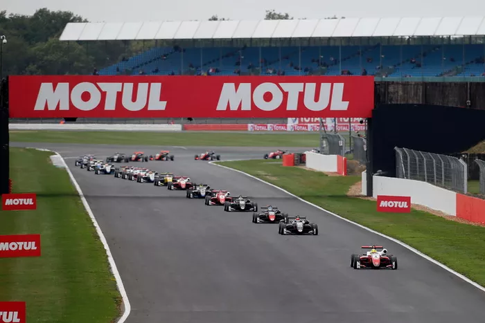 Mick Schumacher, PREMA Theodore Racing Dallara F317 - Mercedes-Benz en tête au départ