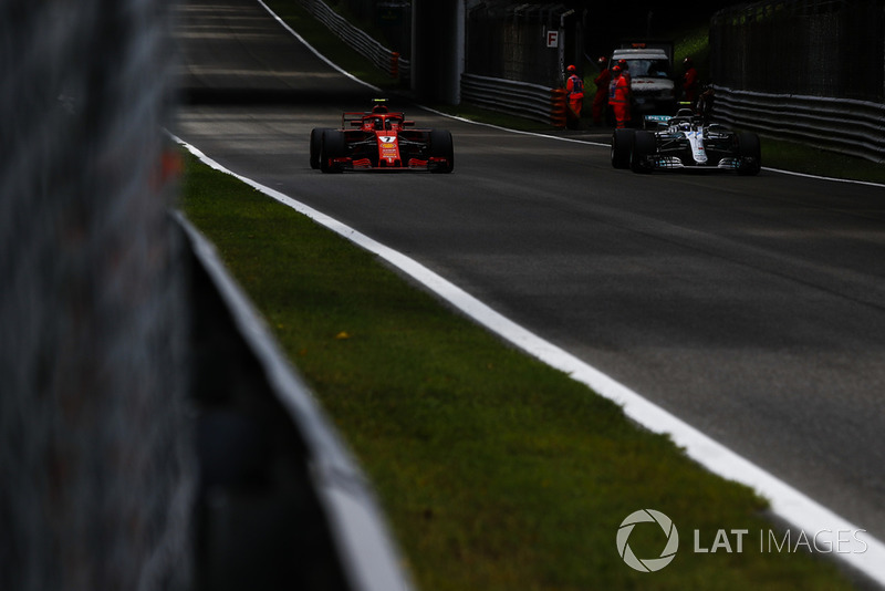Kimi Raikkonen, Ferrari SF71H and Valtteri Bottas, Mercedes AMG F1 W09