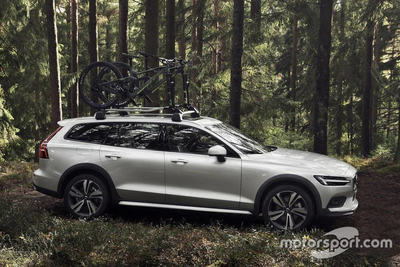 Volvo V60 Cross Country 2019 року