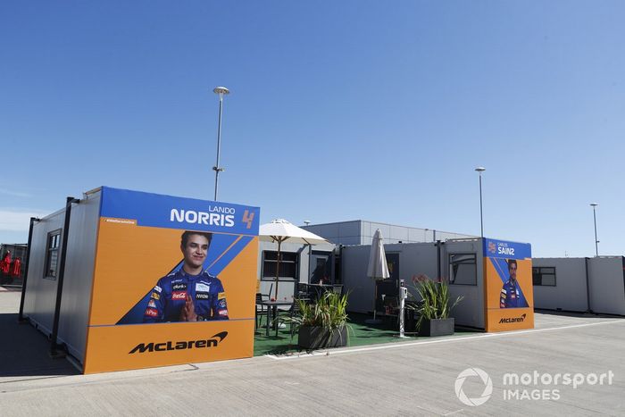 Hospitalidad McLaren en el paddock