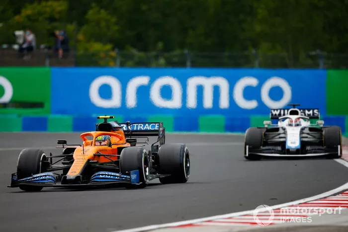 Lando Norris, McLaren MCL35, George Russell, Williams FW43