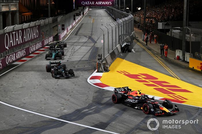 Sergio Pérez, Red Bull Racing RB19, George Russell, Mercedes F1 W14, Lance Stroll, Aston Martin AMR23, Lewis Hamilton, Mercedes F1 W14