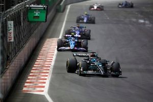 George Russell, Mercedes F1 W14, Pierre Gasly, Alpine A523, Alex Albon, Williams FW45