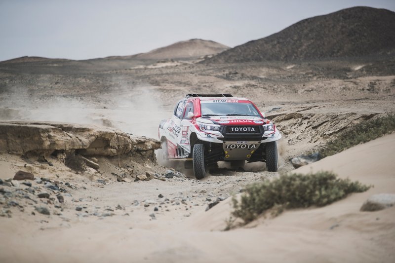 #302 Toyota Gazoo Racing Toyota Hilux: Жінель де Вільєр, Дірк фон Цітцевітц