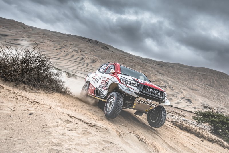 #302 Toyota Gazoo Racing Toyota Hilux: Жінель де Вільєр, Дірк фон Цітцевітц