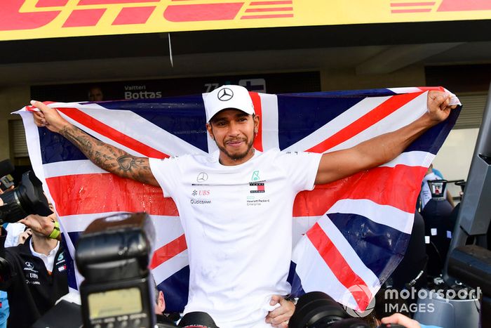 Lewis Hamilton, Mercedes AMG F1, celebra su quinto mundial con el equipo