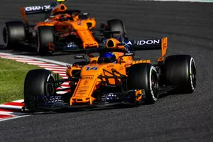 Fernando Alonso, McLaren MCL33, devant Stoffel Vandoorne, McLaren MCL33