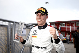Il poleman #999 Mercedes-AMG Team GruppeM Racing Mercedes - AMG GT3: Raffaele Marciello