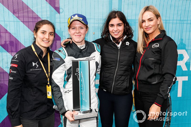 Tatiana Calderon, DS TECHEETAH, Jamie Chadwick, NIO Formula E Team, Carmen Jorda, Nissan e.Dams pose with Alice Powell, Jaguar VIP