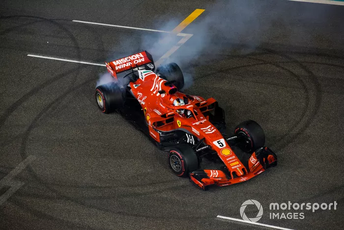 Sebastian Vettel, Ferrari, hacen donas al final