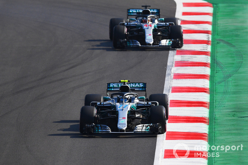 Valtteri Bottas, Mercedes AMG F1 W09 EQ Power+ et Lewis Hamilton, Mercedes AMG F1 W09 EQ Power+