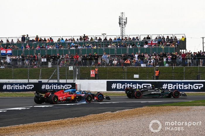 Lewis Hamilton, Mercedes F1 W14, Esteban Ocon, Alpine A523 ,y Charles Leclerc, Ferrari SF-23