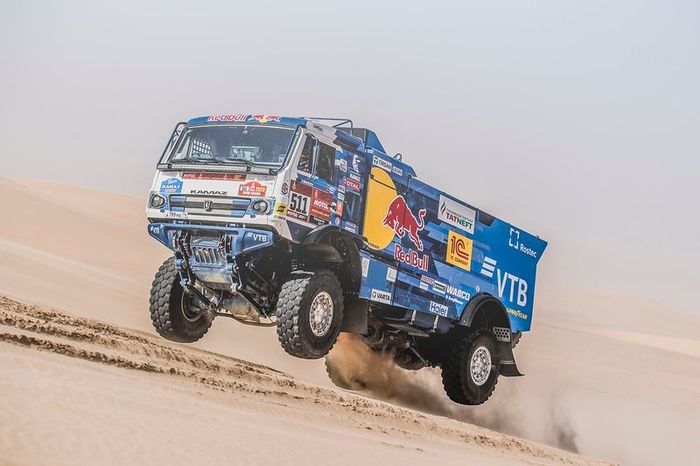 #511 Team KAMAZ Master: Andrey Karginov, Andrey Mokeev, Igor Leonov