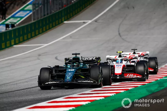 Lance Stroll, Aston Martin AMR22, Mick Schumacher, Haas VF-22, Kevin Magnussen, Haas VF-22