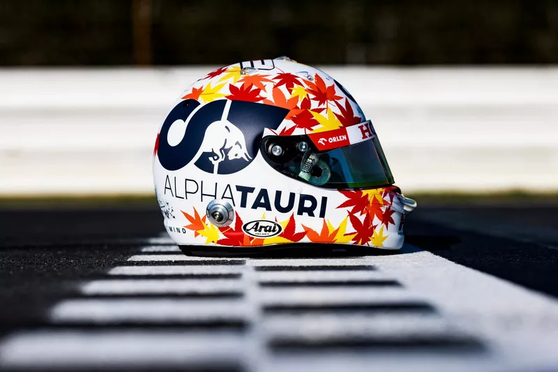 Yuki Tsunoda, AlphaTauri, helmet