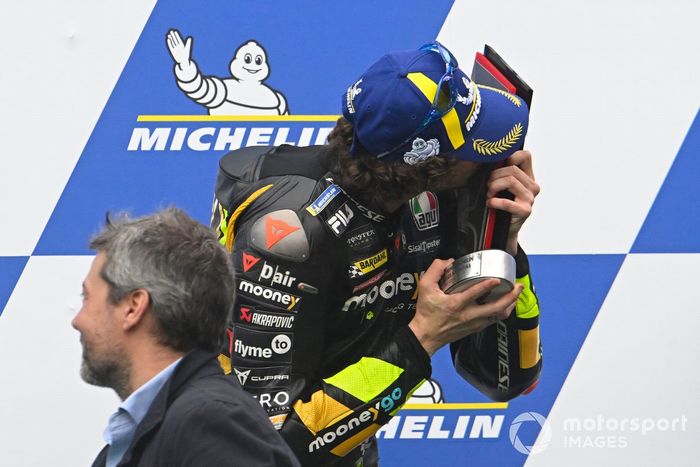 Podio: ganador Marco Bezzecchi, VR46 Racing Team