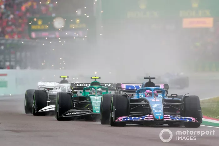 Fernando Alonso, Alpine A522, Sebastian Vettel, Aston Martin AMR22, Yuki Tsunoda, AlphaTauri AT03