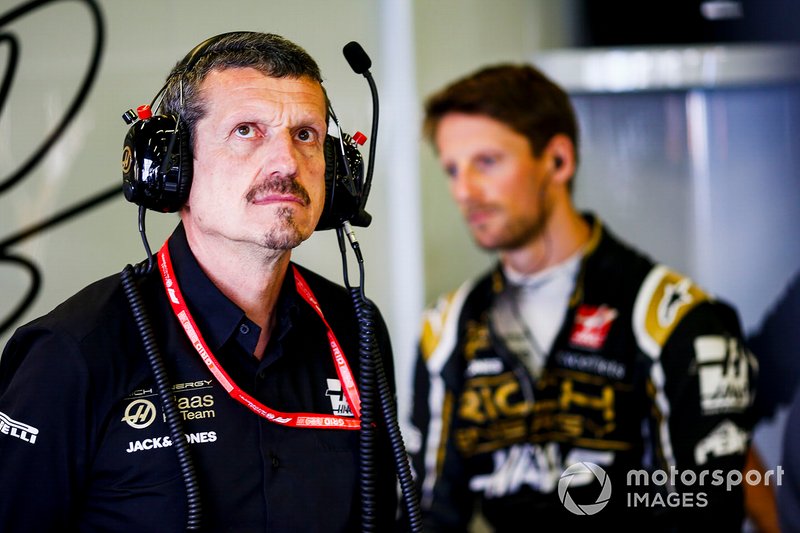Guenther Steiner, Team Principal, Haas F1, et Romain Grosjean, Haas F1