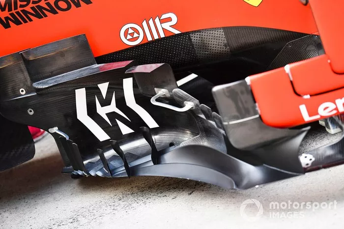 Detalle de bargeboard del Ferrari