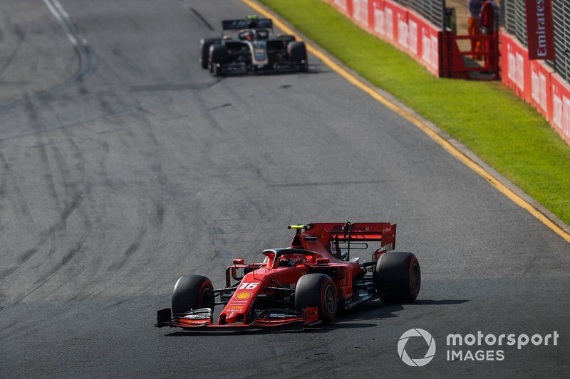 Charles Leclerc, Ferrari SF90, Kevin Magnussen, Haas F1 Team VF-19