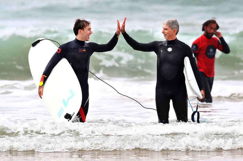 Pierre Gasly, Red Bull Racing goes surfing with Damon Hill