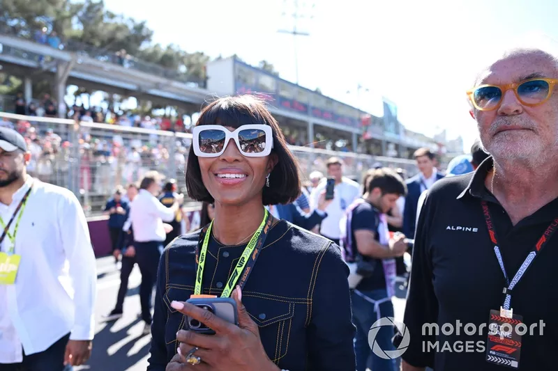 Naomi Campbell, sur la grille de départ avec Flavio Briatore, conseiller exécutif, Alpine F1 