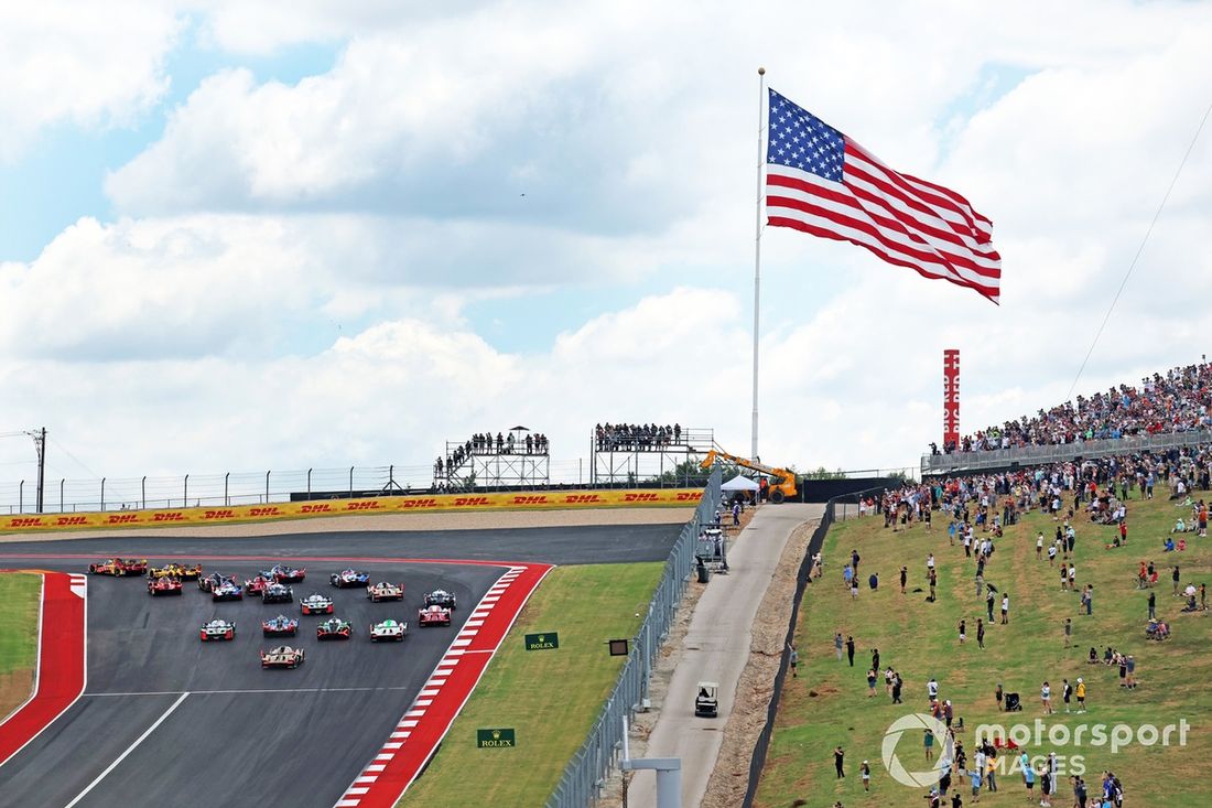 Start wyścigu, #51 AF Corse Ferrari 499P: Alessandro Pier Guidi, James Calado, Antonio Giovinazzi, #83 AF Corse Ferrari 499P: Robert Kubica, Robert Shwartzman, Yifei Ye