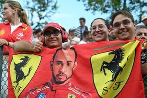 Os Tifosi mostram o seu apoio à Scuderia Ferrari