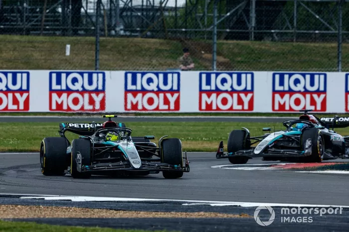 Lewis Hamilton, Mercedes F1 W15, George Russell, Mercedes F1 W15