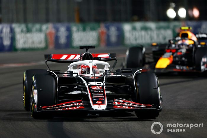 Kevin Magnussen, Haas VF-24, Sergio Pérez, Red Bull Racing RB20