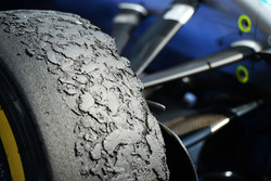 Шини Pirelli на Mercedes AMG F1 W07 Hybrid