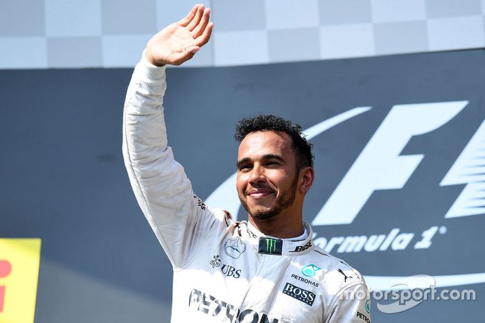 Podium: ganador, Lewis Hamilton, Mercedes AMG F1