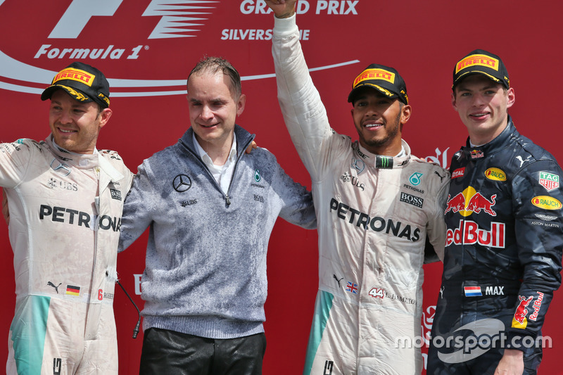 The podium (L to R): Nico Rosberg, Mercedes AMG F1, second; Lewis Hamilton, Mercedes AMG F1, race wi