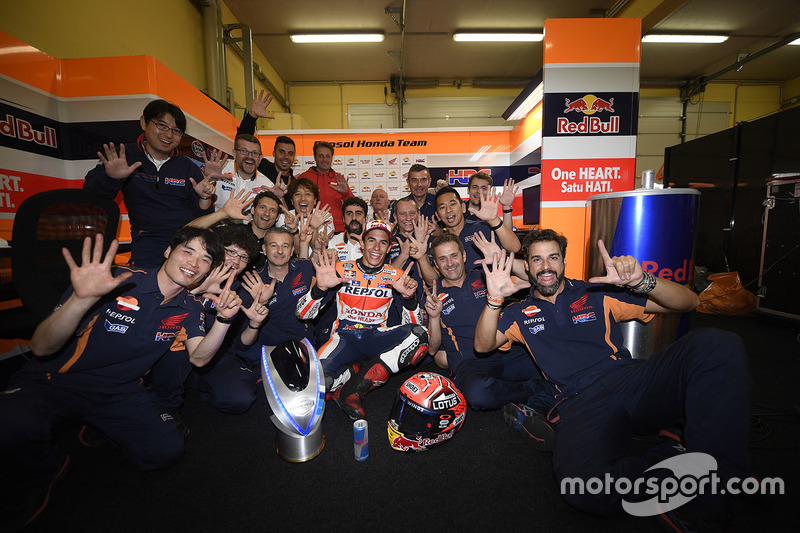 Ganador, Marc Márquez, Repsol Honda Team celebra con el equipo