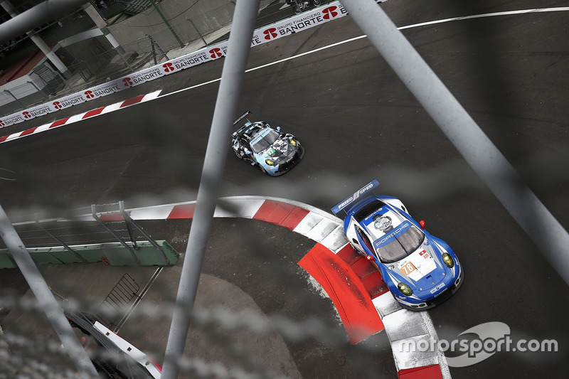 #78 KCMG Porsche 911 RSR: Christian Ried, Wolf Henzler, Joël Camathias, #77 Dempsey Proton Competition Porsche 911 RSR: Richard Lietz, Michael Christensen