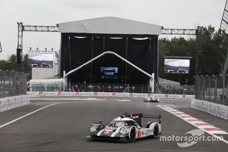 #2 Porsche Team Porsche 919 Hybrid: Romain Dumas, Neel Jani, Marc Lieb