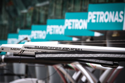L'équipement des stands de Mercedes AMG F1
