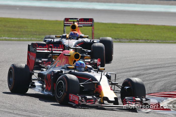 Malásia 2016 - Ricciardo vence disputa direta com Verstappen e ganha corrida