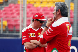 (Зліва направо): Кімі Райкконен, Ferrari, Мауріціо Аррівабене, керівник Ferrari Team